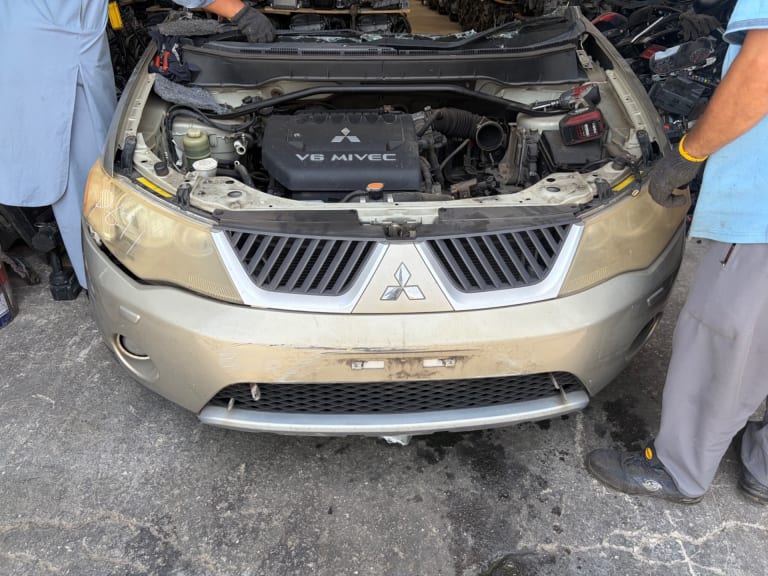 Engine + AT Mitsubishi 6B31 used in Sharjah