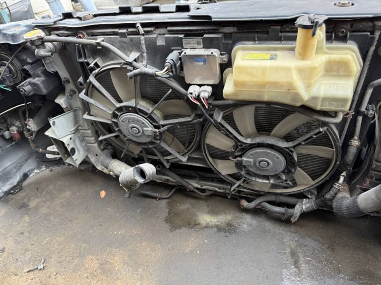 Nose cut Lexus RX 330 used in Sharjah — photo 12