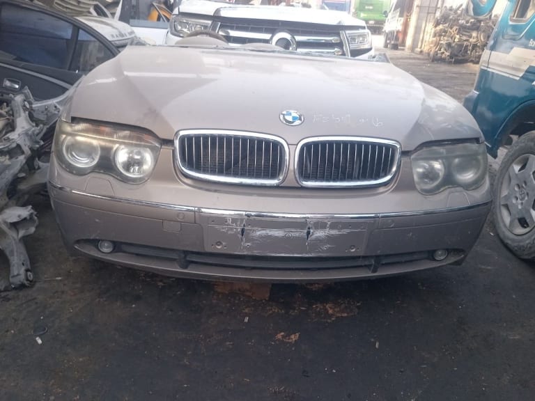 Nose cut + Hood + Fender BMW 7-Series used in Sharjah — photo 2