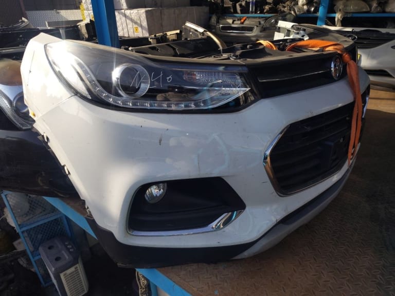 Nose cut Holden used in Sharjah — photo 2