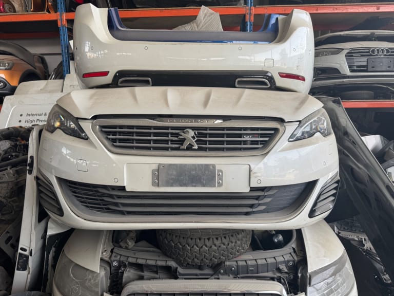 Nose cut + Hood + Fender Peugeot 308 used in Sharjah