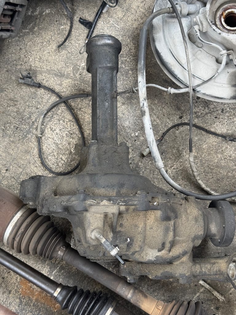 Differential Land Rover Defender used in Sharjah — photo 2