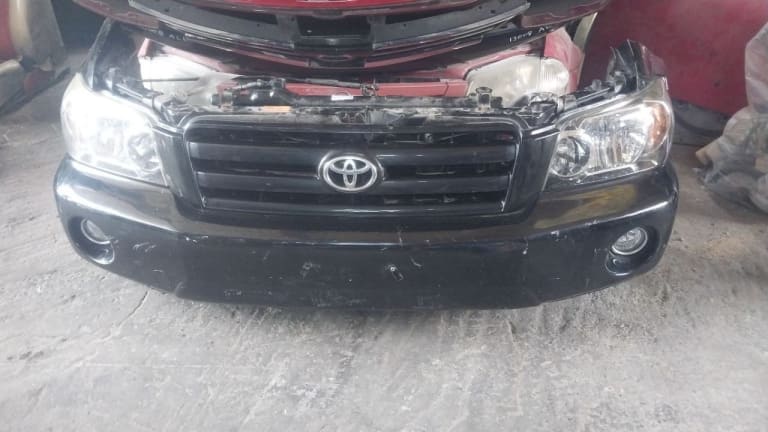 Nose cut Toyota Kluger