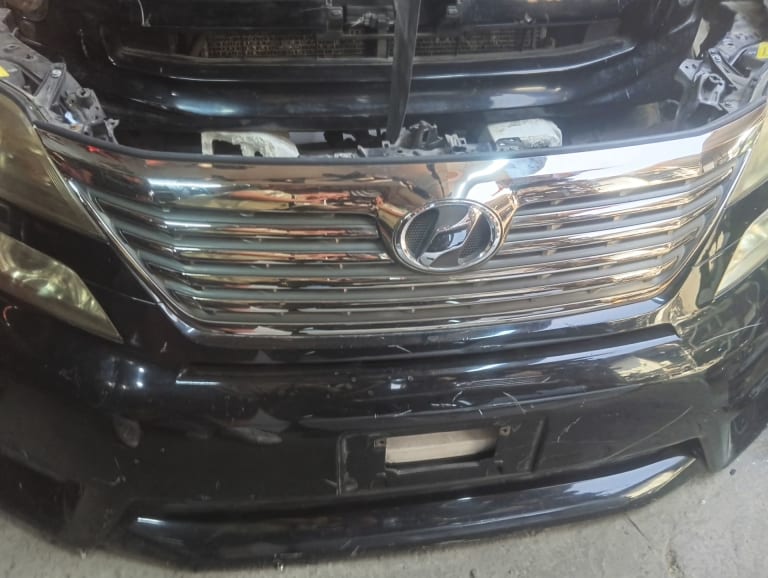 Nose cut Toyota Vellfire used in Sharjah — photo 2