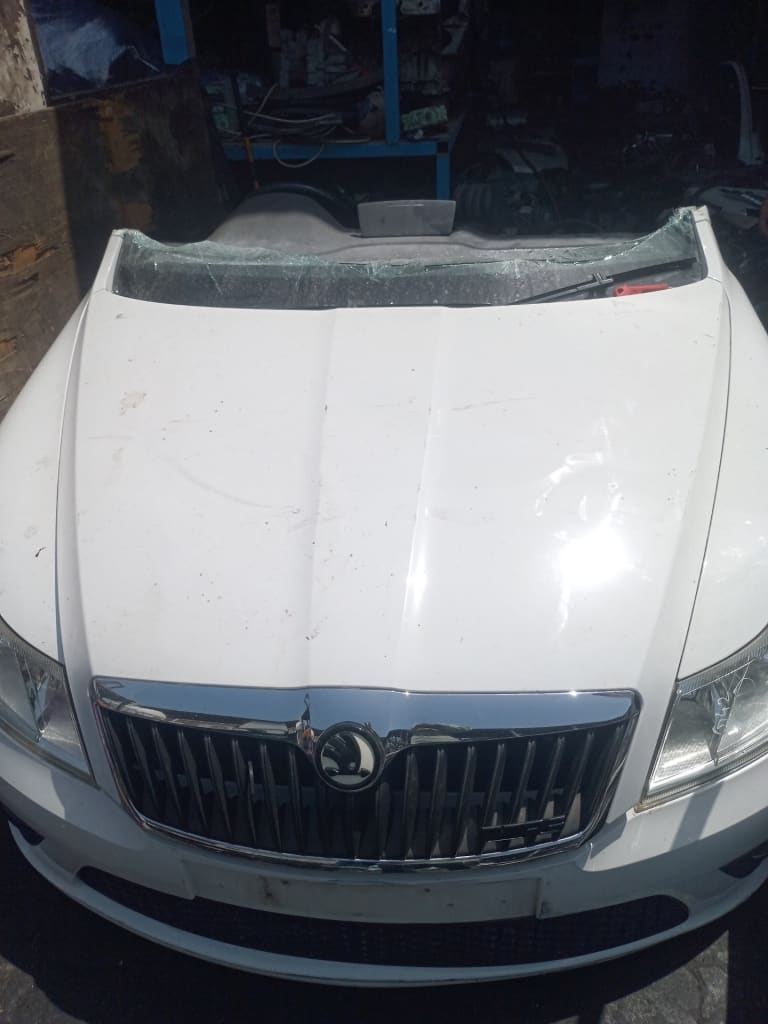 Nose cut + Hood Skoda used in Sharjah — photo 2