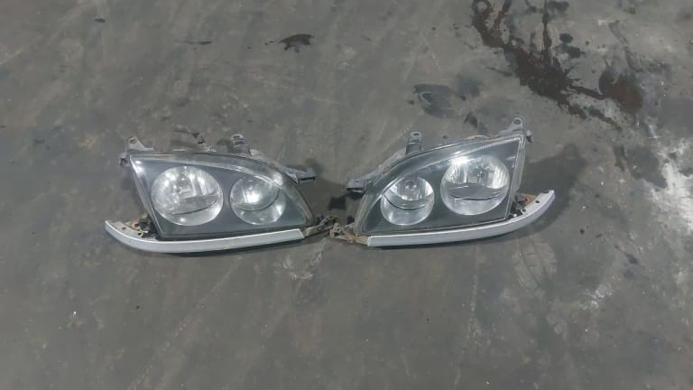 Headlights Toyota Caldina used in Sharjah — photo 4