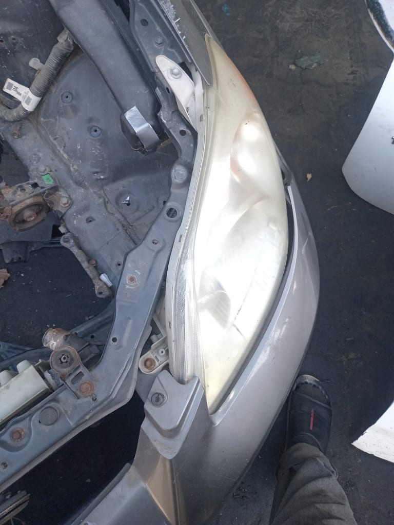 Bumper + Headlights Toyota Matrix used in Sharjah — photo 8