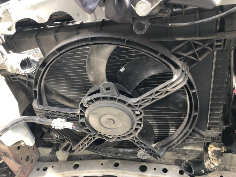 Nose cut Nissan Note used in Sharjah — photo 4