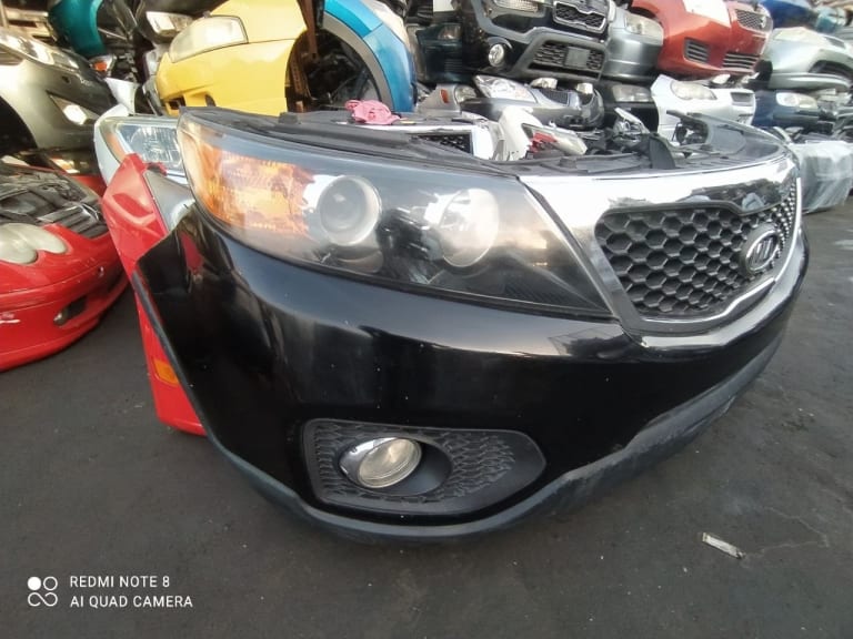 Nose cut + Hood + Fender Kia Sorento used in Sharjah — photo 2