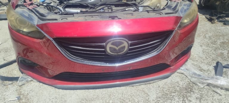 Bumper + Grille Mazda Atenza