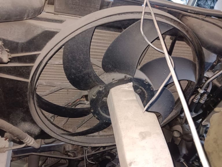 Nose cut Mercedes-Benz C-Class used in Sharjah — photo 9