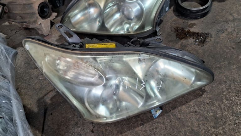 Headlights Lexus RX350 used in Sharjah — photo 2
