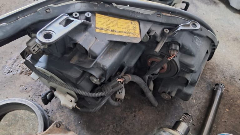 Headlights Lexus RX350 used in Sharjah — photo 8