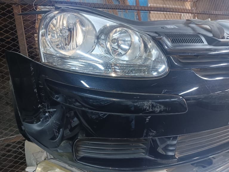 Nose cut Volkswagen Golf used in Sharjah — photo 2