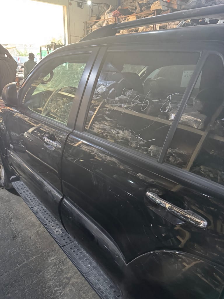 Nose cut + Hood + Fender Toyota 4Runner used in Sharjah — photo 2