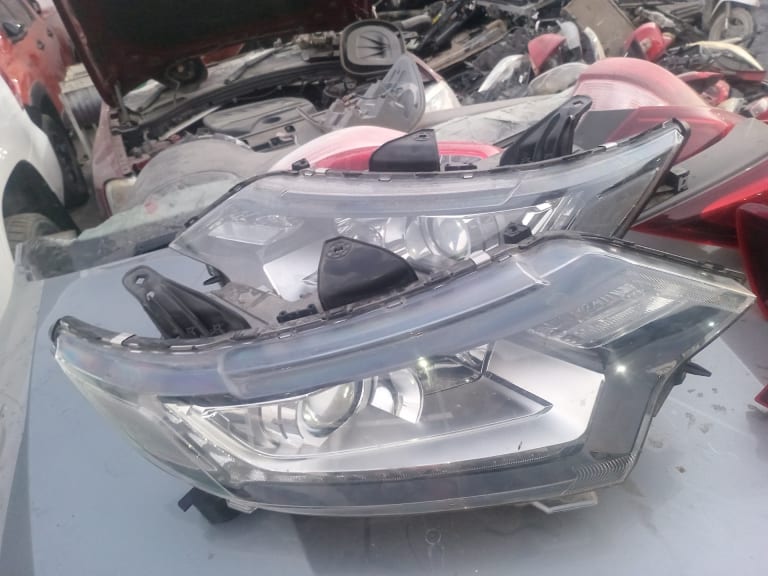 Mitsubishi Outlander Headlights (x2)