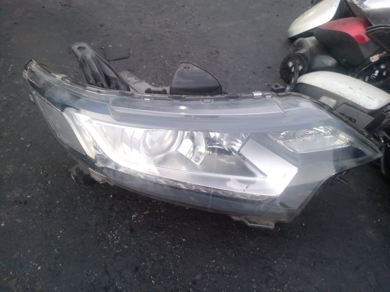 Headlights Mitsubishi Outlander used in Sharjah — photo 8