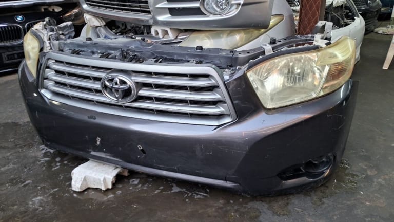 Nose cut Toyota Highlander used in Sharjah — photo 2