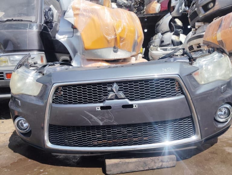 Mitsubishi Outlander Nose Cut with Xenon Headlights
