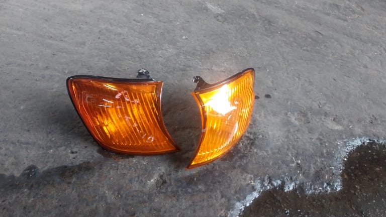 Toyota Ipsum Поворотники 2шт