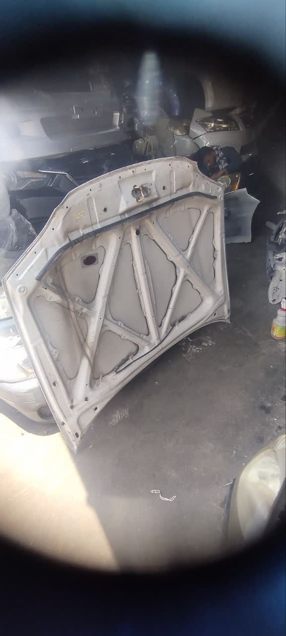 Hood Toyota Caldina used in Sharjah — photo 3