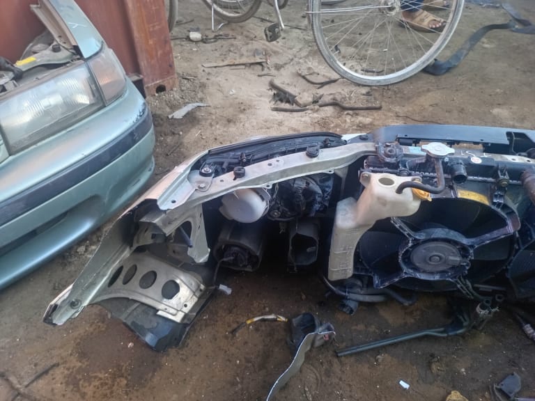 Nose cut Subaru Outback used in Sharjah — photo 11