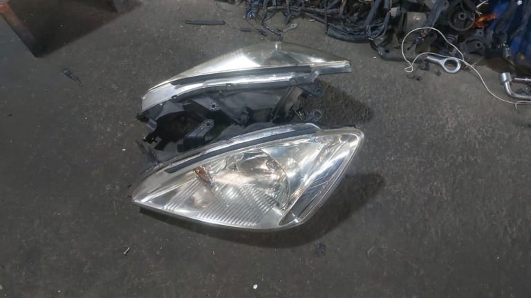 Headlights Mitsubishi Lancer