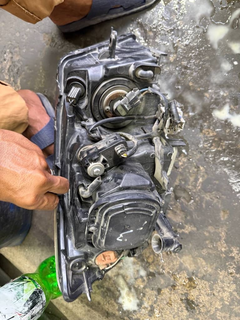 Headlights Subaru Tribeca used in Sharjah — photo 13