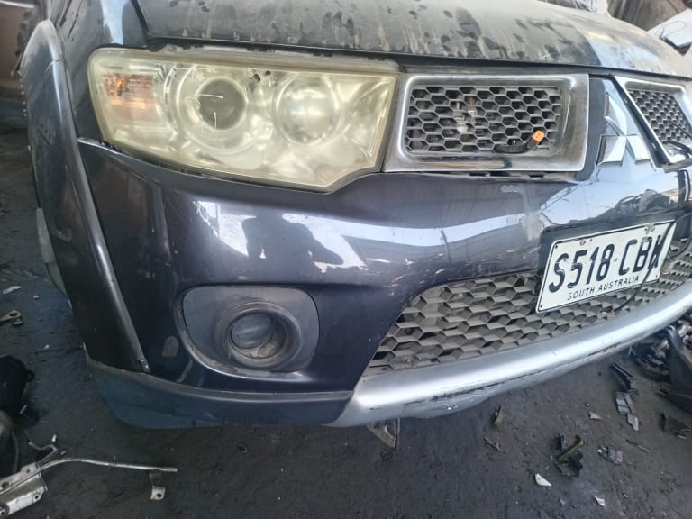 Nose cut Mitsubishi Pajero used in Sharjah — photo 2