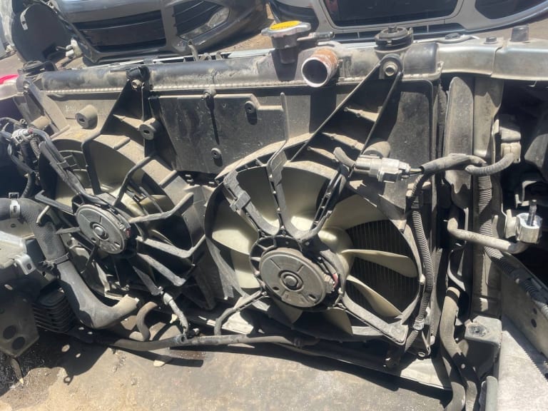 Nose cut Toyota Highlander used in Sharjah — photo 12