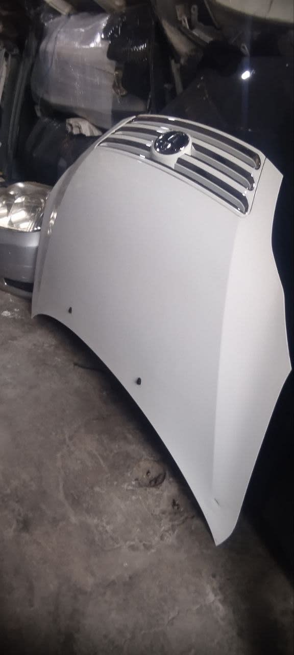 Hood Toyota Ipsum used in Sharjah — photo 2