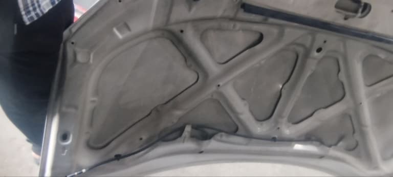 Hood Toyota Ipsum used in Sharjah — photo 5