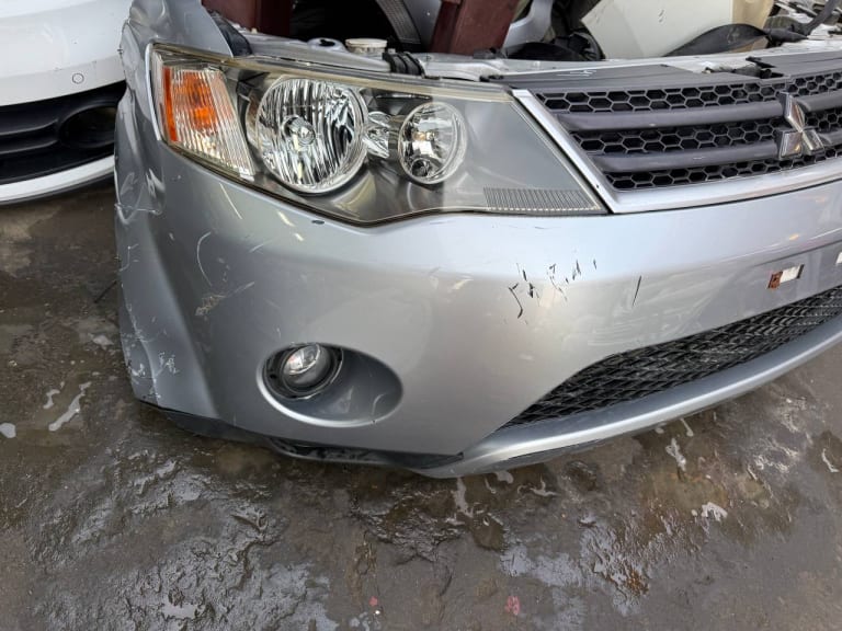 Nose cut Mitsubishi Outlander used in Sharjah — photo 2