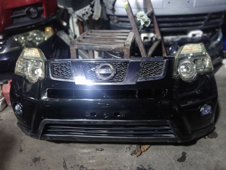 Nissan X-Trail Nose Cut with Xenon Headlights