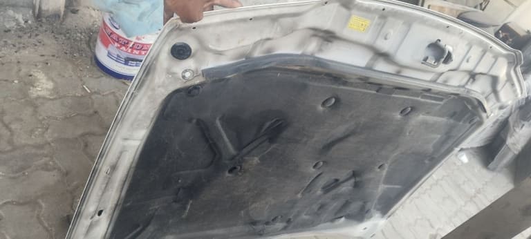 Hood Toyota Premio used in Sharjah — photo 2