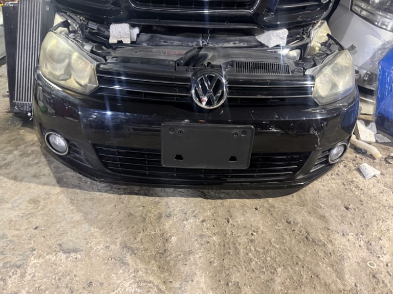 Nose cut Volkswagen Golf used in Sharjah — photo 2