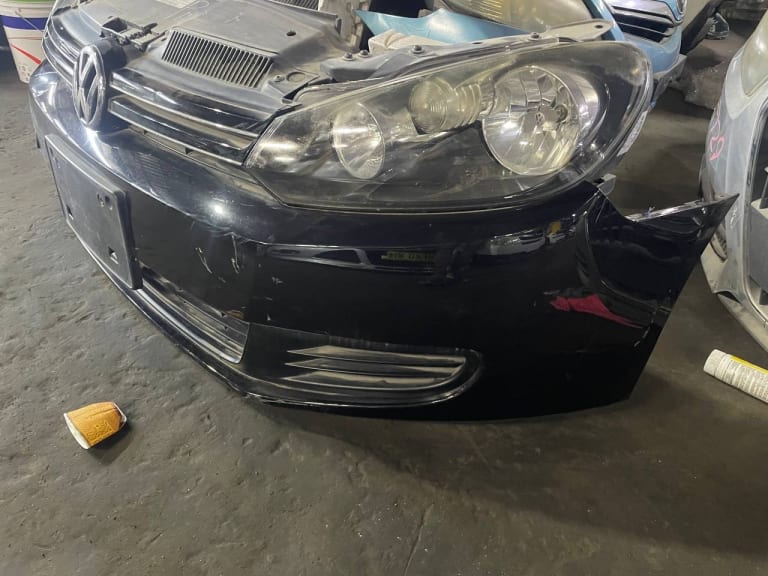Nose cut Volkswagen Golf used in Sharjah — photo 2