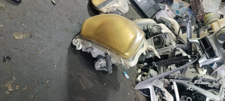 Bumper + Grille + Headlights Toyota Caldina used in Sharjah — photo 2