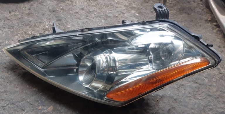Headlights Nissan Murano used in Sharjah — photo 2
