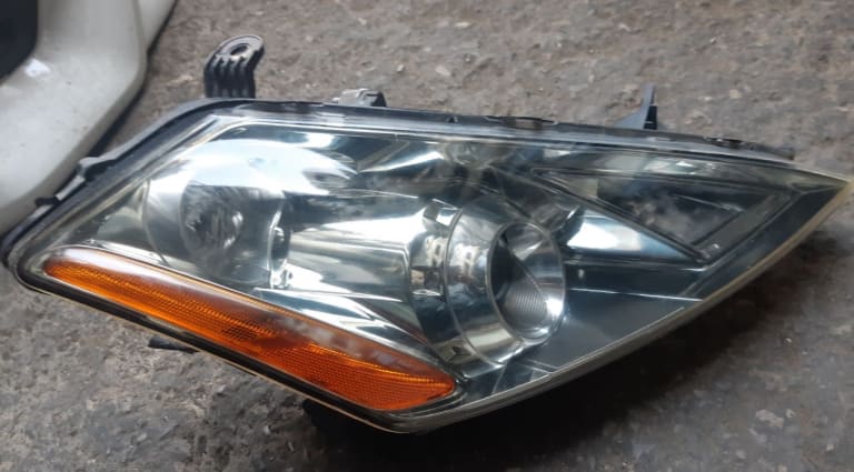 Headlights Nissan Murano used in Sharjah — photo 3