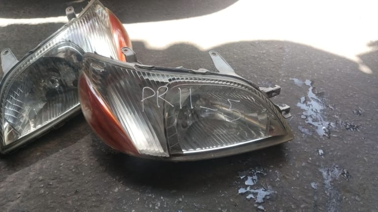 Headlights Toyota Platz used in Sharjah — photo 5