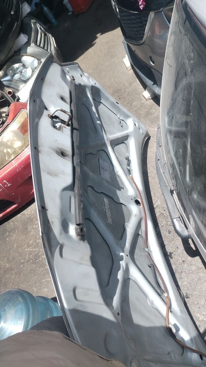 Hood Toyota Platz used in Sharjah — photo 4