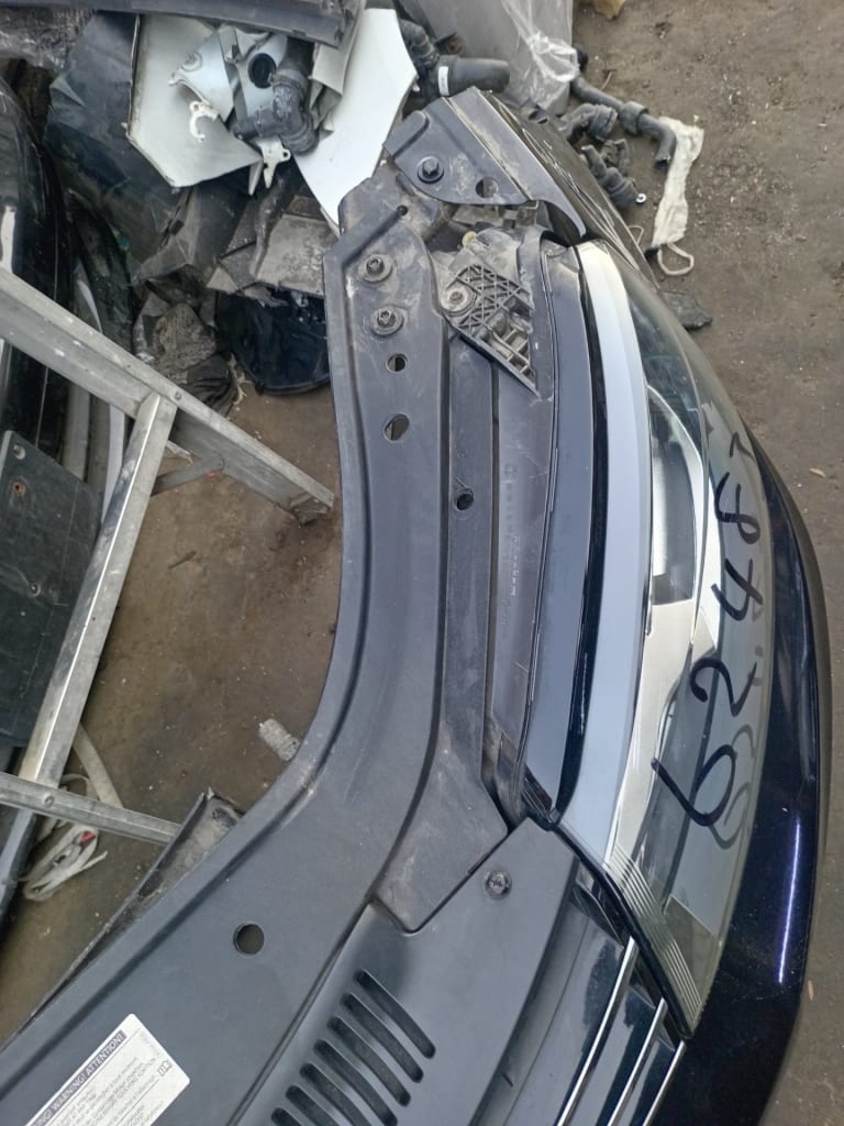 Nose cut Volkswagen used in Sharjah — photo 2