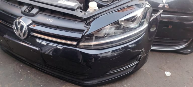 Nose cut Volkswagen Golf 7 used in Sharjah — photo 2