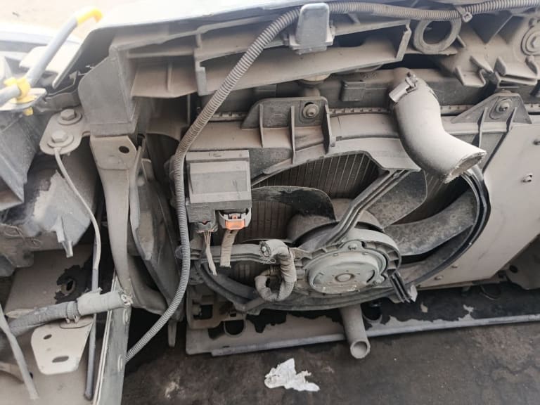 Nose cut Peugeot used in Sharjah — photo 4