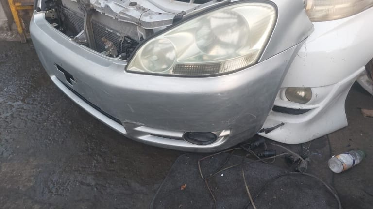 Bumper + Headlights Toyota Ipsum used in Sharjah — photo 2