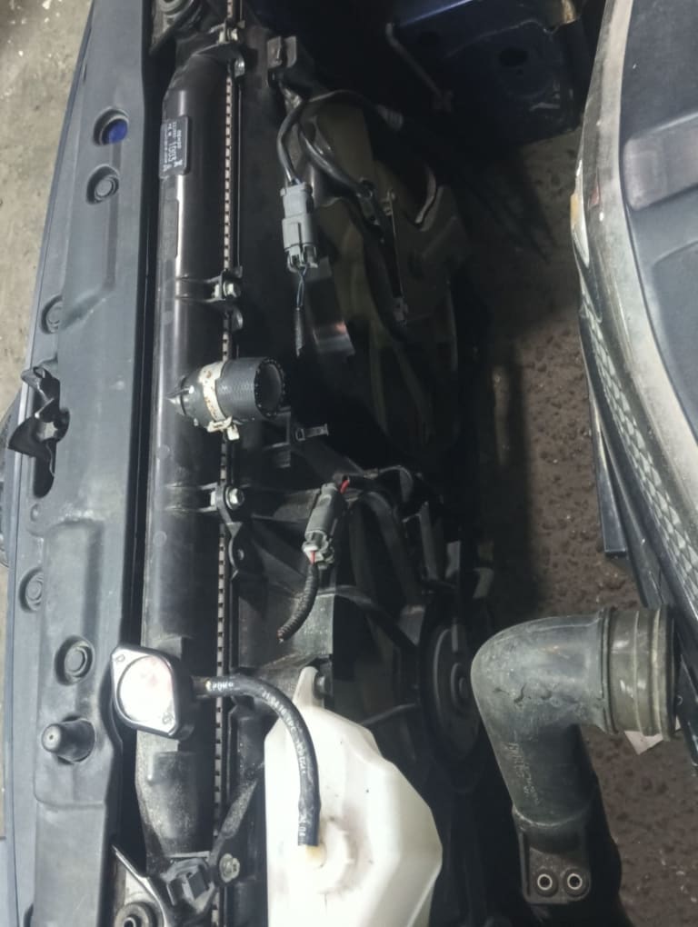Nose cut Honda Stream used in Sharjah — photo 5