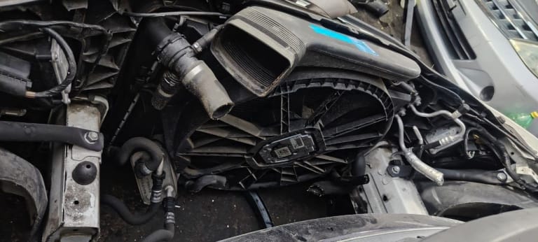 Nose cut BMW 3-Series used in Sharjah — photo 16