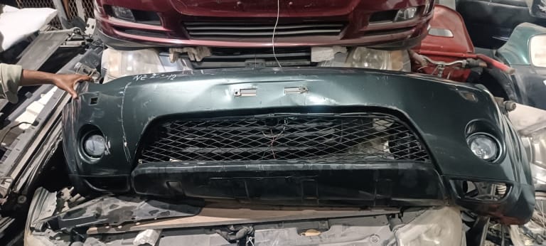 Mitsubishi Outlander Бампер передний 