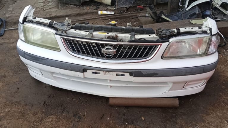 Nissan Sunny Ноускат 